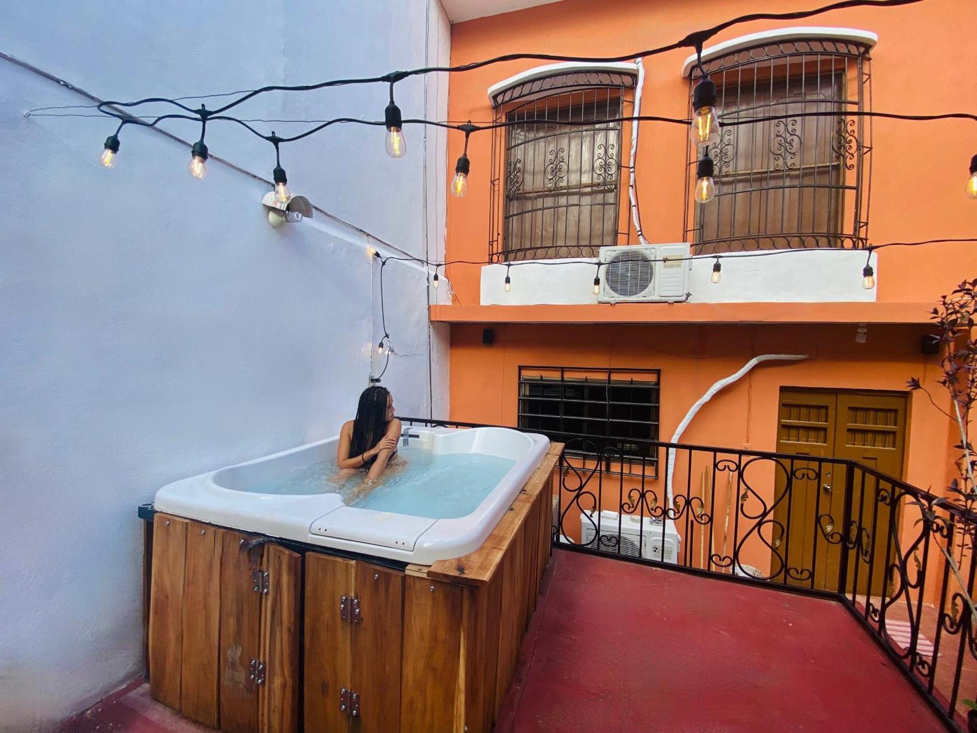 Alena Hostal Valladolid  Exterior photo